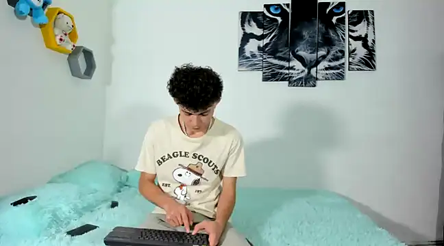 Maxxi hot23 online show from March 8, 2025, 3:02 pm