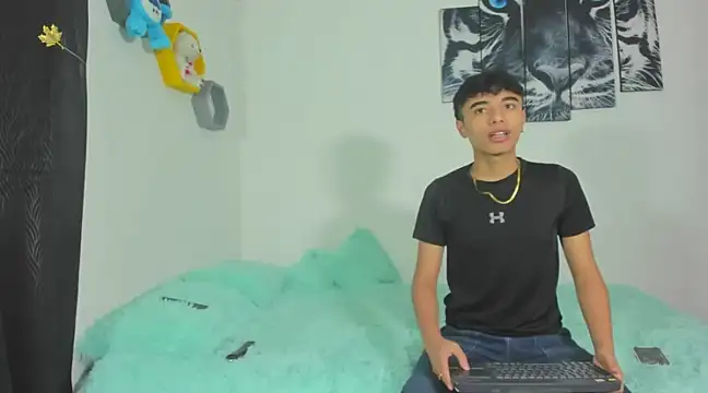 Maxxi hot23 online show from March 9, 2025, 12:31 pm