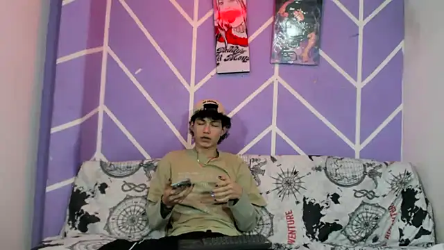 Maxxi hot23 online show from September 18, 2025, 7:27 pm