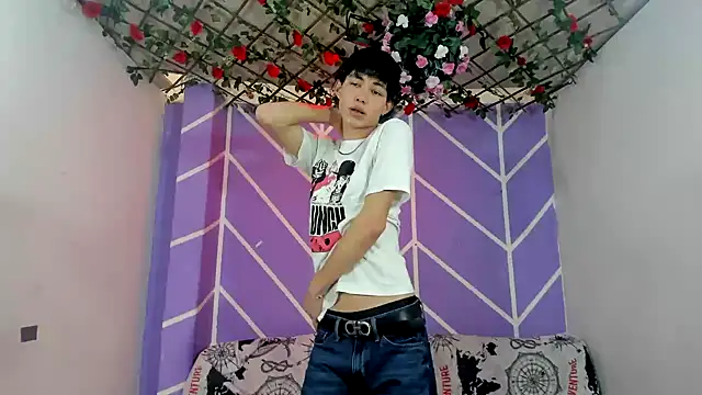 Maxxi hot23 online show from October 11, 2025, 7:34 pm