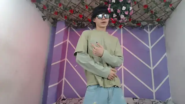 Maxxi hot23 online show from October 13, 2025, 1:05 am