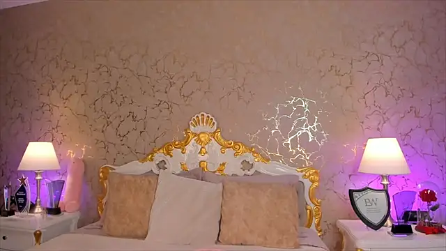 ScarlettWallace online show from October 15, 2025, 5:35 pm