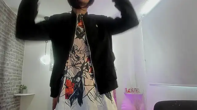 loverisu-coral online show from March 6, 2026, 9:22 pm