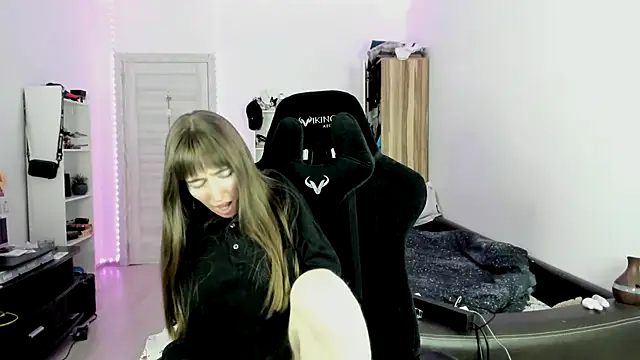 bekkawell online show from November 26, 2025, 2:51 pm