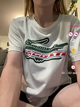 Snapshot of 1Zoey101 chatting on April 24, 2026, 10:18 am 1Zoey101 online show from April 24, 2026, 10:18 am