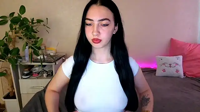 Snapshot of WildKittenX_ chatting on June 7, 2026, 4:05 am WildKittenX online show from June 7, 2026, 4:05 am