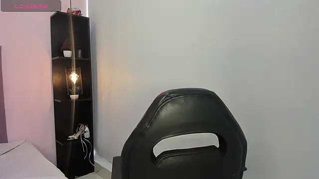 Bonniie 22 online show from March 18, 2025, 7:53 pm