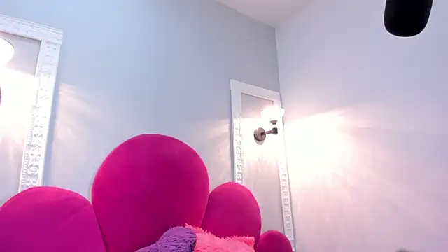 Bonniie 22 online show from October 9, 2025, 12:58 pm