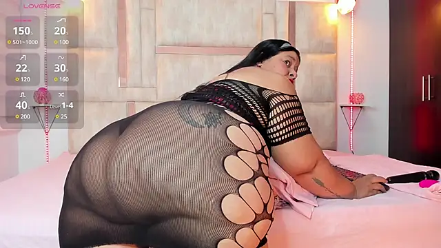 LunaaSweett online show from March 12, 2025, 8:20 pm