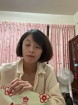 ladypaggy online show from October 4, 2025, 3:32 pm