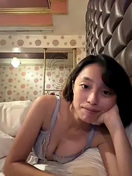 ladypaggy online show from November 17, 2025, 6:08 am