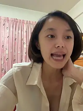 ladypaggy online show from April 8, 2026, 3:23 pm