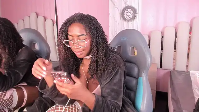 Qeen blackk online show from April 21, 2026, 7:39 pm