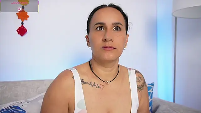 Sara Charmy online show from March 6, 2026, 12:01 pm