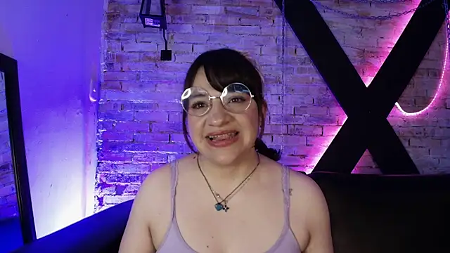 Snapshot of TaraTaylorr chatting on March 18, 2025, 2:36 am TaraTaylorr online show from March 18, 2025, 2:36 am