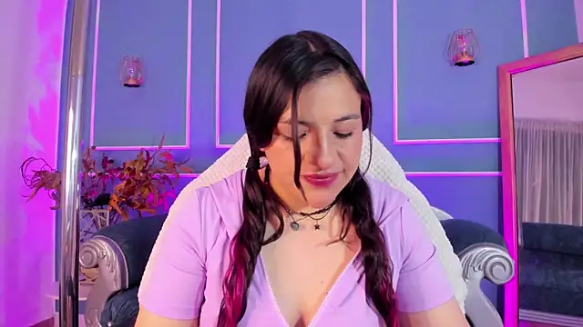 TaraTaylorr online show from November 12, 2025, 2:23 am