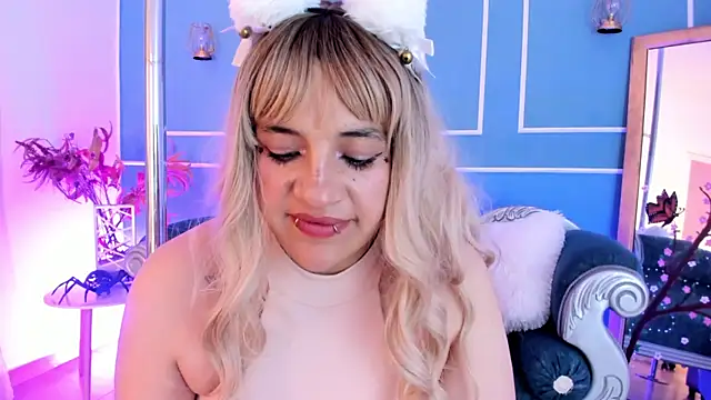 TaraTaylorr online show from April 11, 2026, 7:45 am