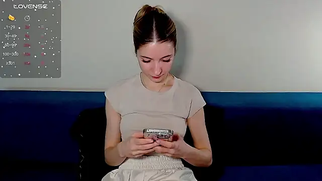 Snapshot of MilaTima chatting on March 4, 2026, 6:03 pm MilaTima online show from March 4, 2026, 6:03 pm