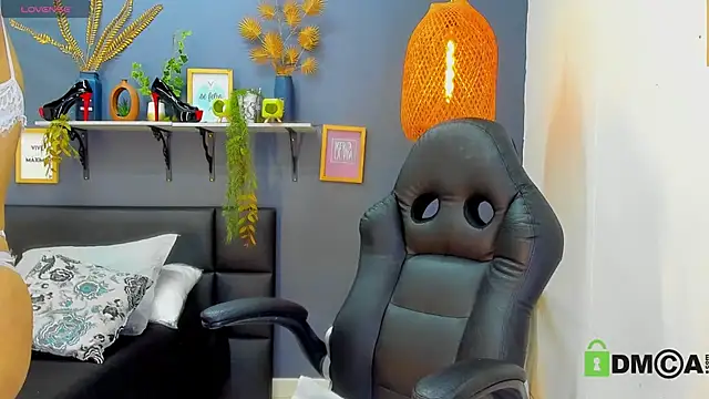 yessila parker online show from April 4, 2026, 9:18 am