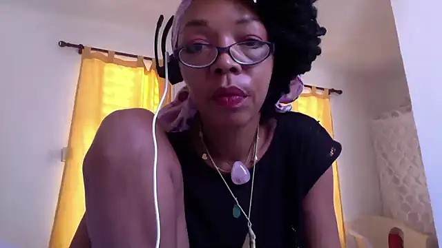Ladyzee25 online show from September 28, 2025, 2:55 pm