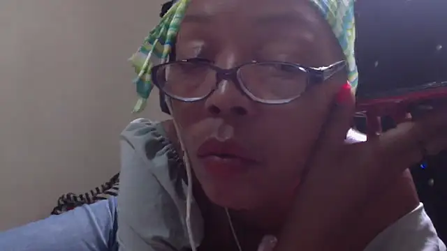 Ladyzee25 online show from October 7, 2025, 2:47 pm
