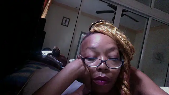 Ladyzee25 online show from October 17, 2025, 1:03 pm