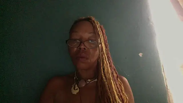 Ladyzee25 online show from October 24, 2025, 12:56 pm