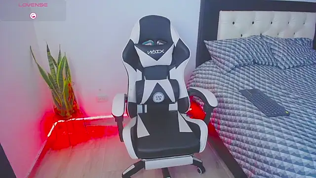 CarolinneFiotti online show from October 30, 2025, 3:02 pm