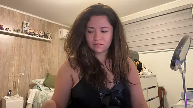 Snapshot of Piolapk chatting on December 2, 2025, 1:44 am Piolapk online show from December 2, 2025, 1:44 am