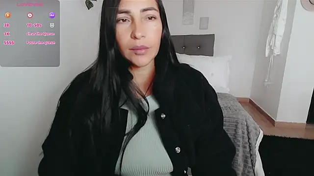 luna lgomez  online show from November 26, 2025, 1:12 pm