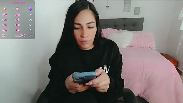 luna lgomez  online show from December 23, 2025, 5:16 am