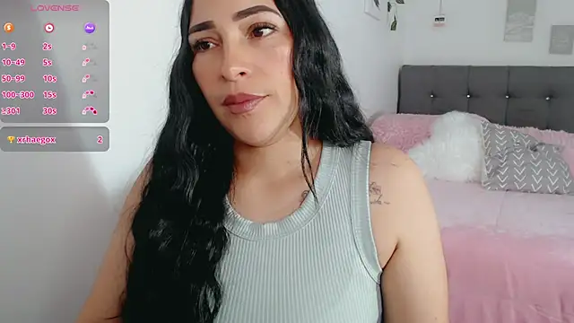 luna lgomez  online show from February 20, 2026, 2:06 pm