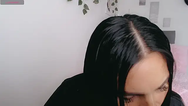 luna lgomez  online show from February 22, 2026, 1:09 pm