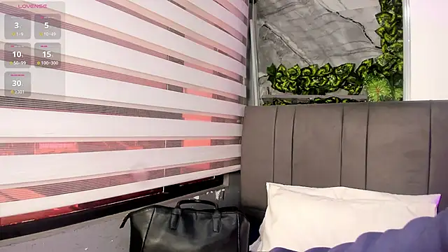 Fernanda liie  online show from September 22, 2025, 12:29 pm