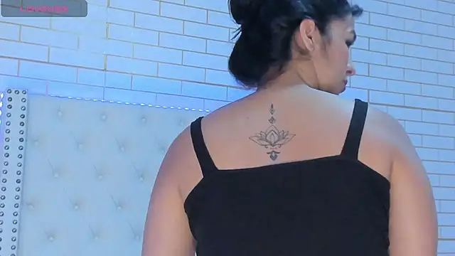 Emilly wilson  online show from January 5, 2026, 5:27 pm