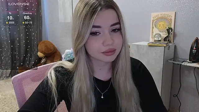 maaaay20 online show from March 4, 2025, 11:19 am