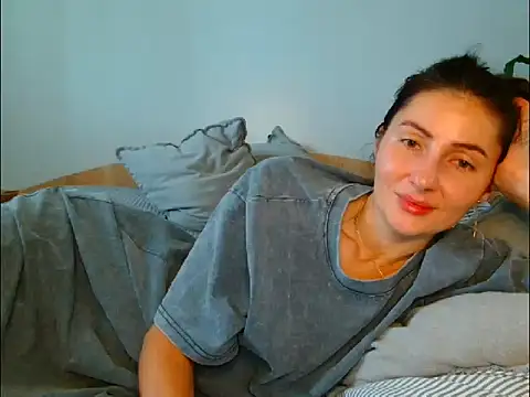 Snapshot of Irina9793 chatting on May 20, 2026, 9:37 am Irina9793 online show from May 20, 2026, 9:37 am