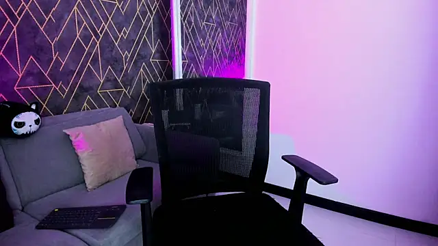 Tahara Romanov online show from November 11, 2025, 3:56 pm