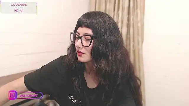 Snapshot of Laury_uri chatting on March 5, 2026, 1:01 am Laury uri online show from March 5, 2026, 1:01 am