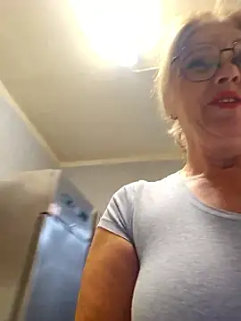 Snapshot of Melody73 chatting on January 14, 2026, 11:31 pm Melody73 online show from January 14, 2026, 11:31 pm