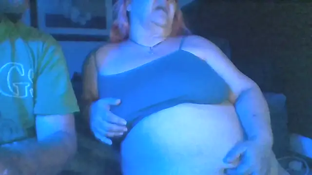 Snapshot of SpnzTnT chatting on October 7, 2025, 3:25 am SpnzTnT online show from October 7, 2025, 3:25 am