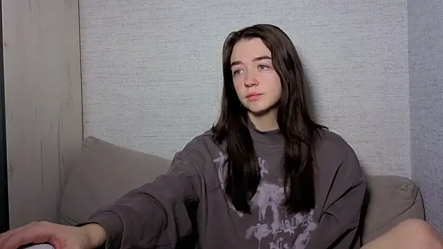 Snapshot of imyourdreams chatting on November 15, 2025, 2:02 pm imyourdreams online show from November 15, 2025, 2:02 pm