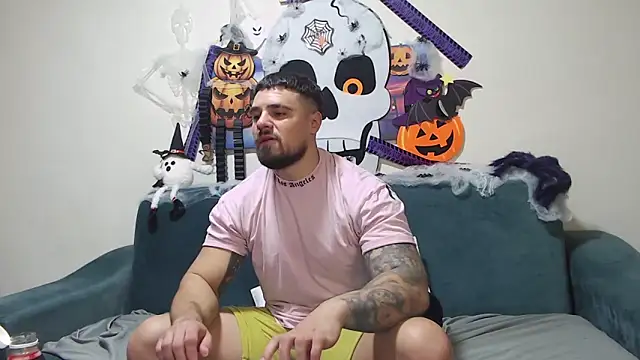 Snapshot of Tiberius_hunk chatting on October 30, 2025, 2:07 pm Tiberius hunk online show from October 30, 2025, 2:07 pm