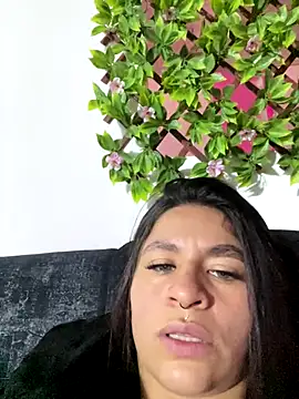 sofia 23x online show from October 10, 2025, 12:48 pm