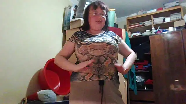 Snapshot of Queen-Elizabeth-25 chatting on March 3, 2025, 7:39 pm Queen-Elizabeth-25 online show from March 3, 2025, 7:39 pm