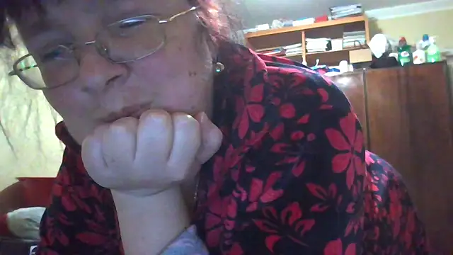 Snapshot of Queen-Elizabeth-25 chatting on March 5, 2025, 7:38 pm Queen-Elizabeth-25 online show from March 5, 2025, 7:38 pm