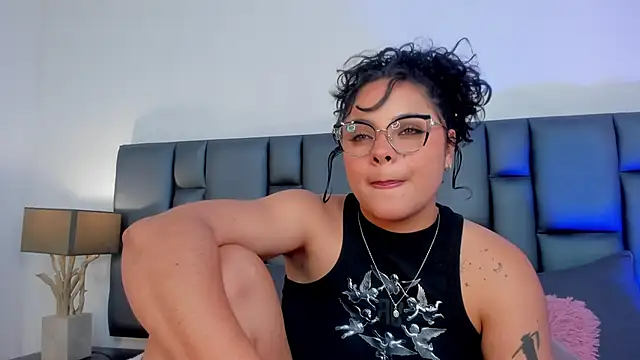 LunaSotto online show from March 6, 2025, 1:48 am