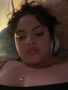 LunaSotto online show from March 8, 2025, 11:07 pm