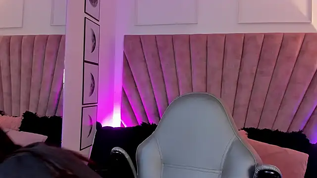 LunaSotto online show from October 11, 2025, 8:07 pm