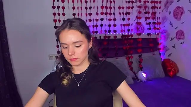 EmelyMason online show from March 4, 2026, 10:54 am